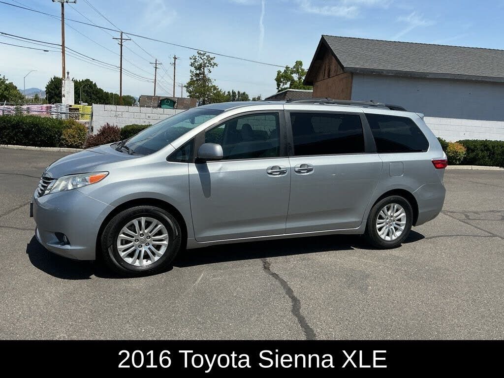 2016 TOYOTA Sienna