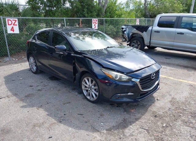 2017 MAZDA Mazda3