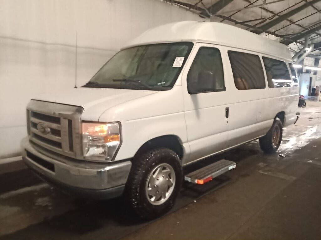 2012 FORD E-350