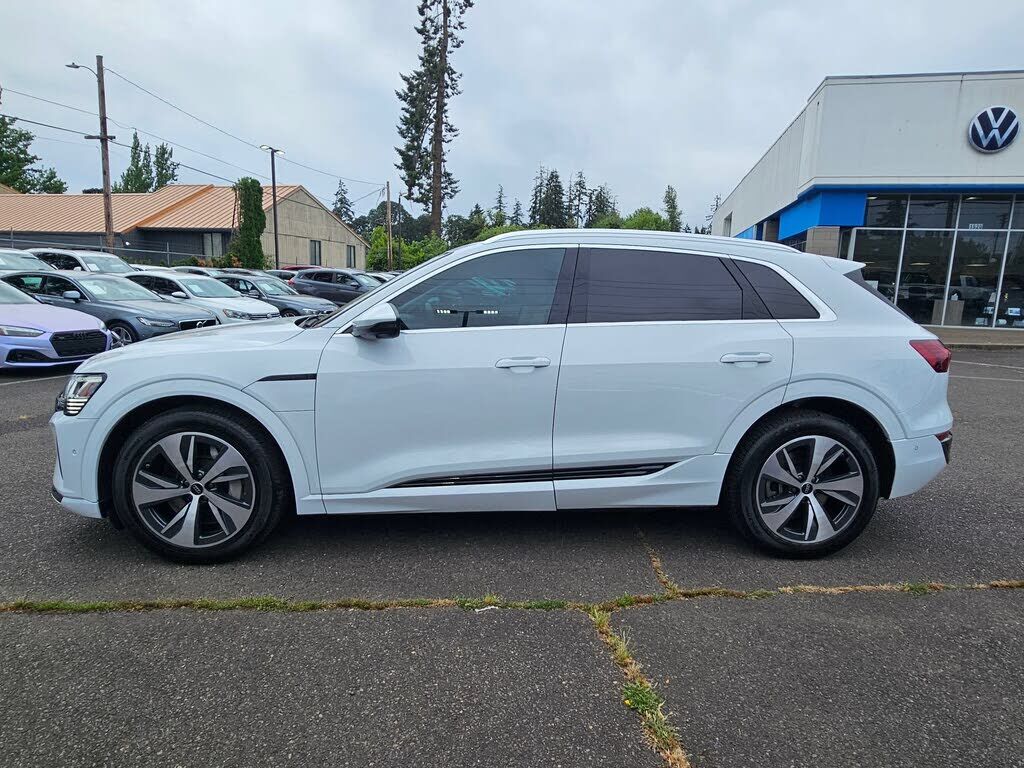 2024 Audi Q8