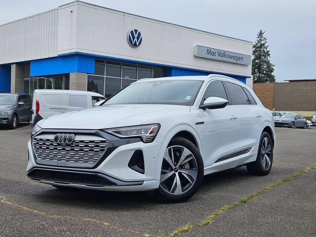 2024 AUDI Q8