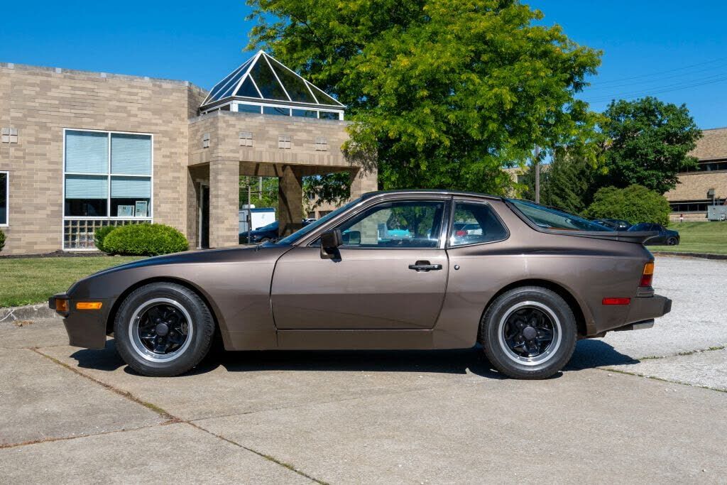 1983 PORSCHE 944