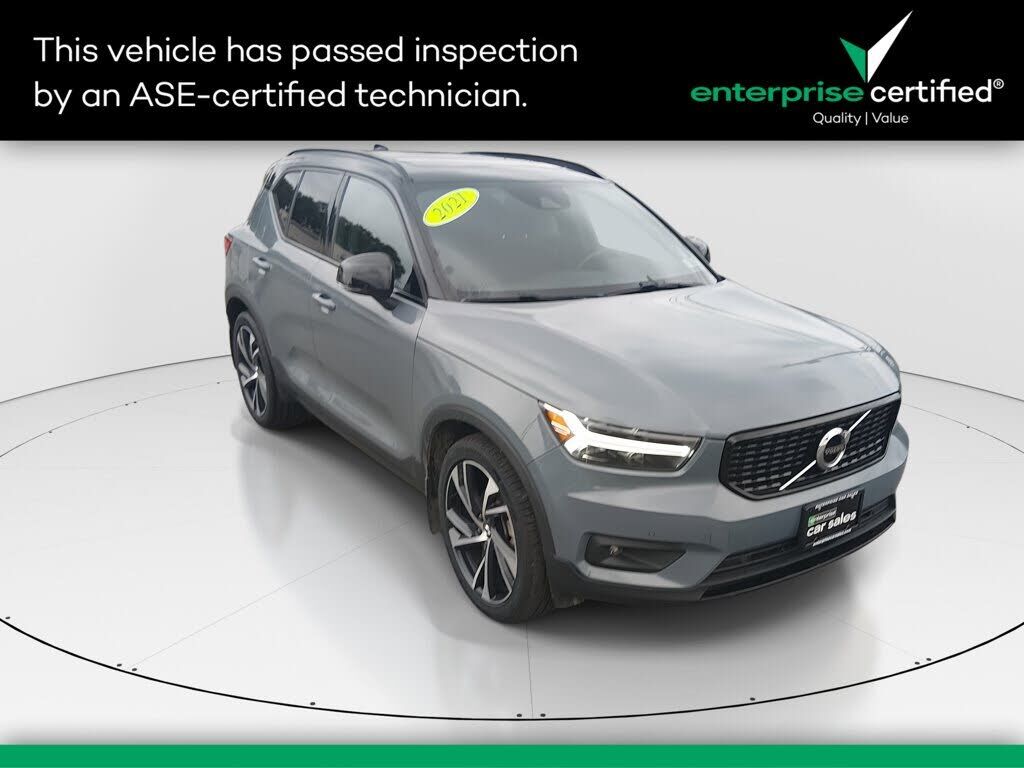 2021 VOLVO XC40