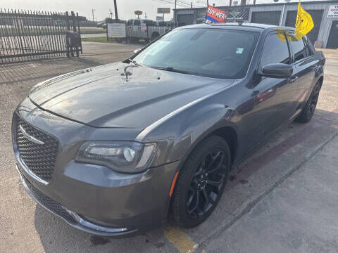 2019 CHRYSLER 300