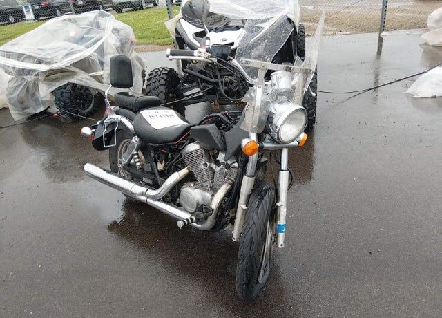 1999 HONDA VT750
