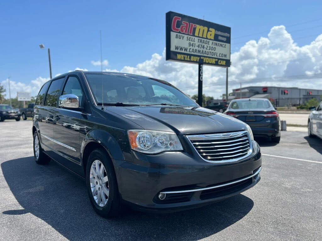 2011 CHRYSLER Town and Country
