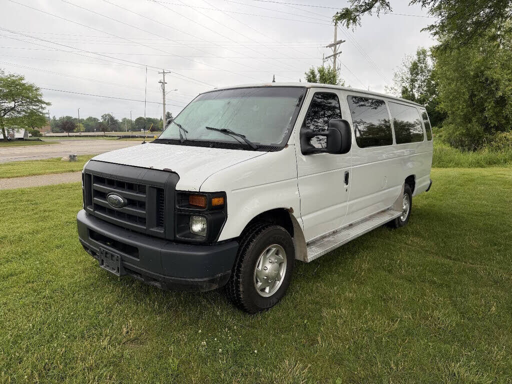 2013 FORD E-350