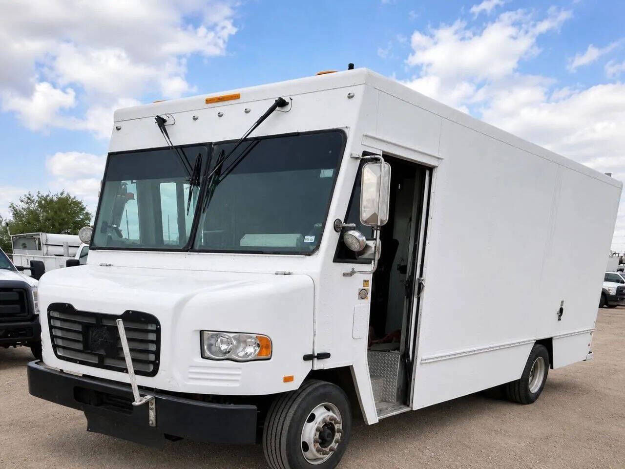 2013 FREIGHTLINER MT 55 Chassis