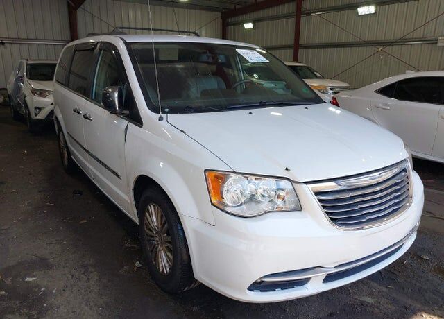 2015 CHRYSLER Town and Country