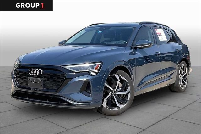 2024 AUDI Q8