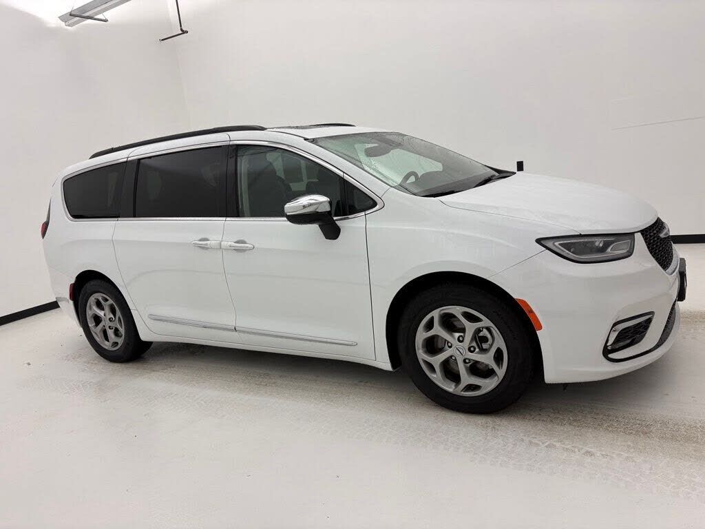 2023 CHRYSLER Pacifica