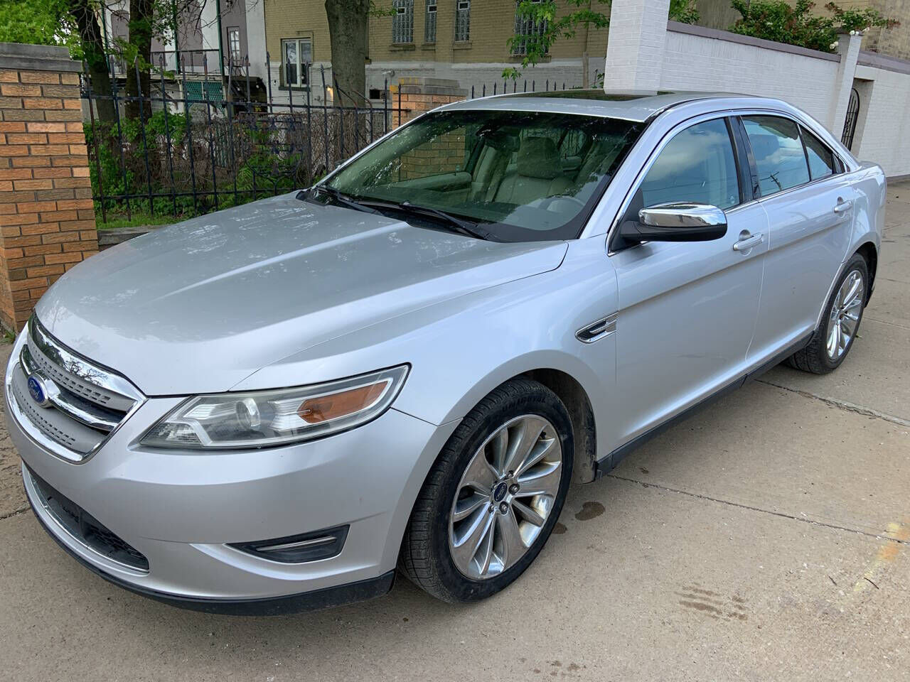 2011 FORD Taurus