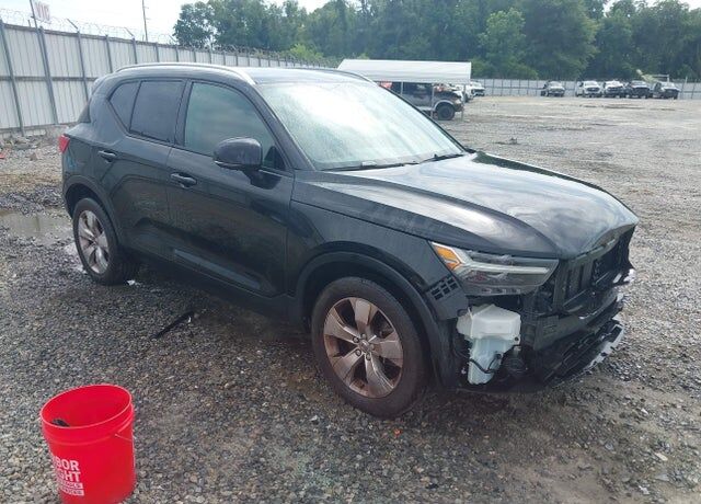2020 VOLVO XC40