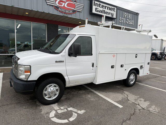 2017 FORD E-350