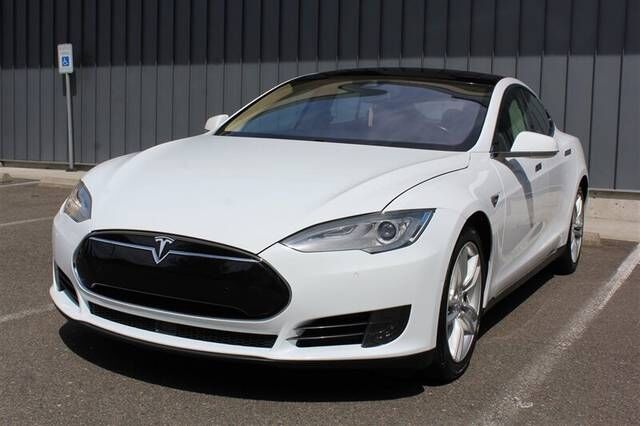 2015 TESLA Model S