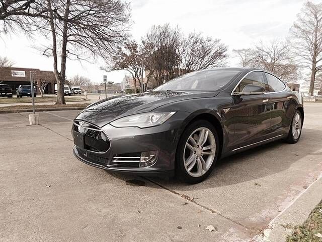 2015 TESLA Model S