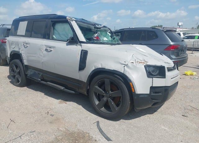 2026 LAND ROVER Defender
