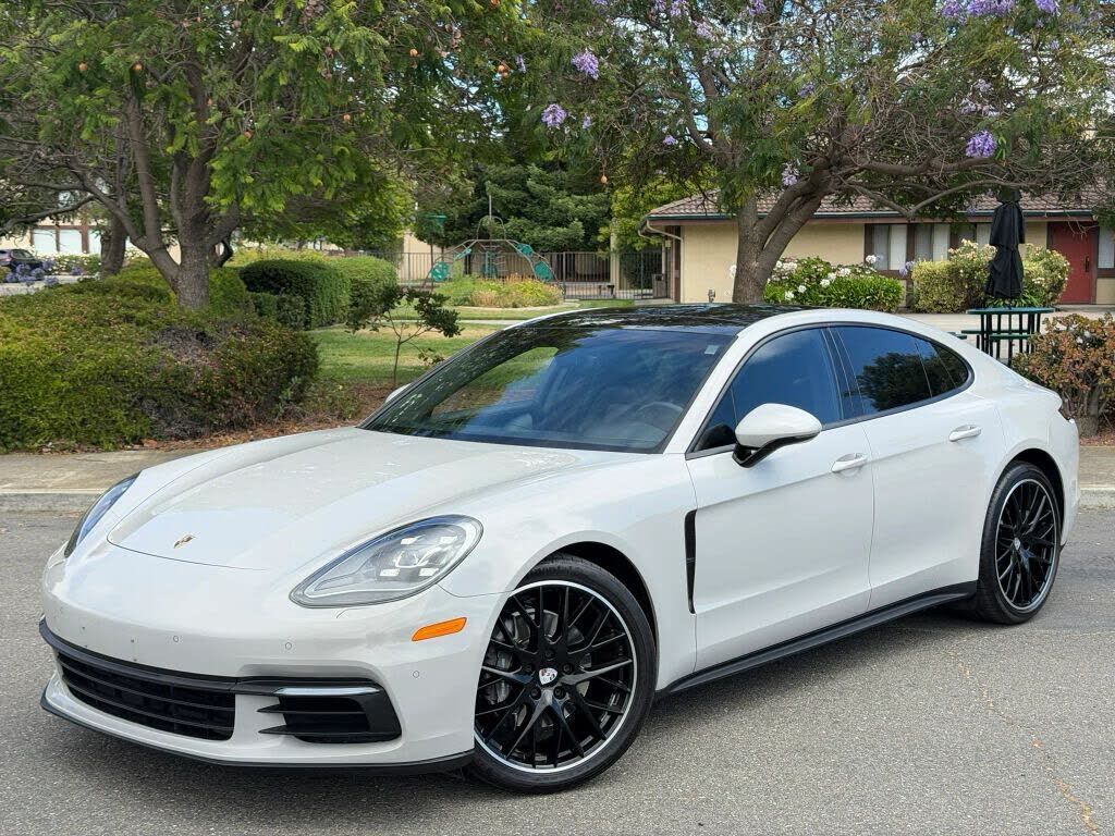 2020 PORSCHE Panamera