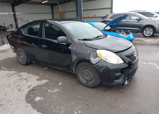 2013 NISSAN Versa