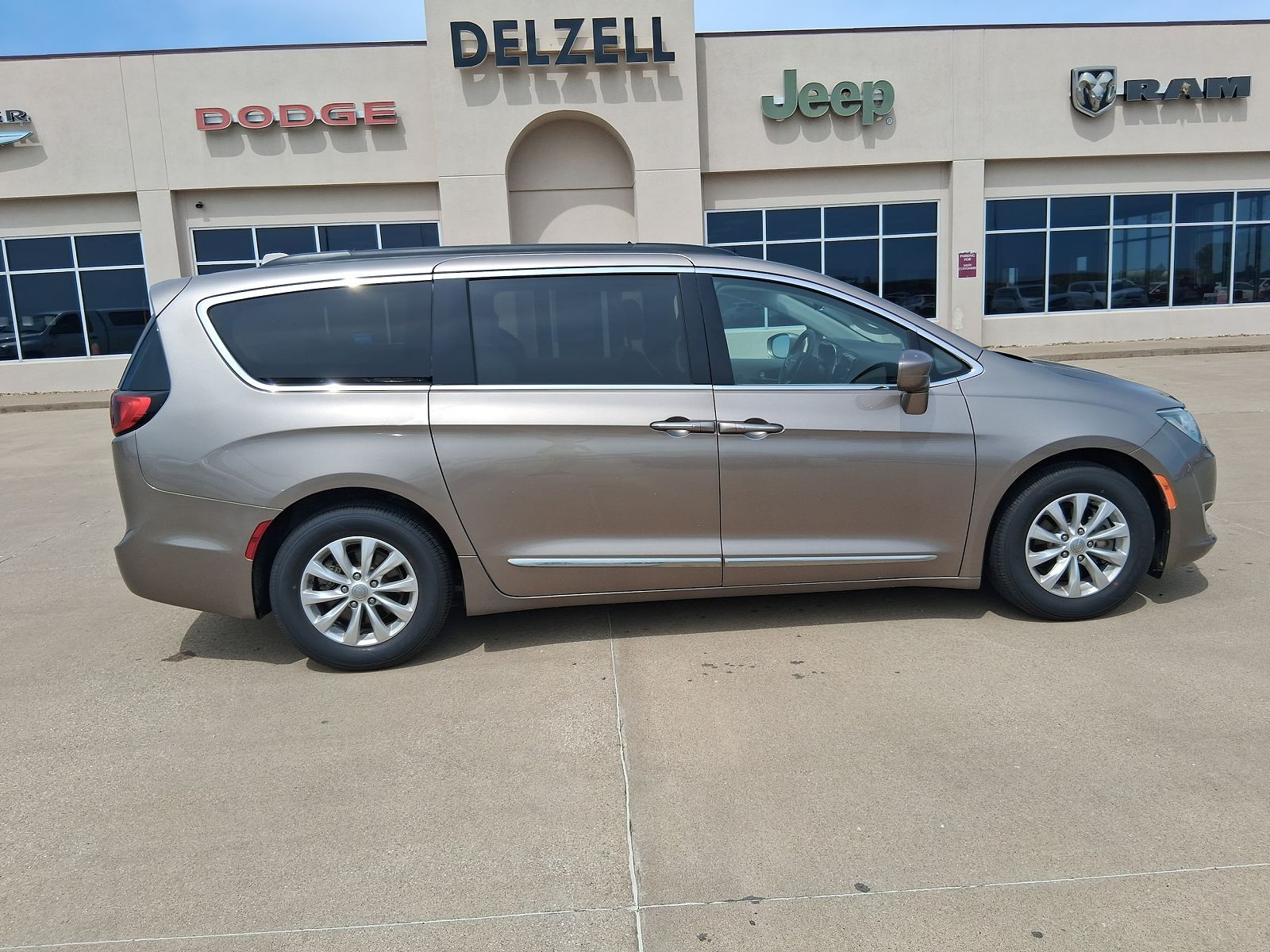 2017 CHRYSLER Pacifica