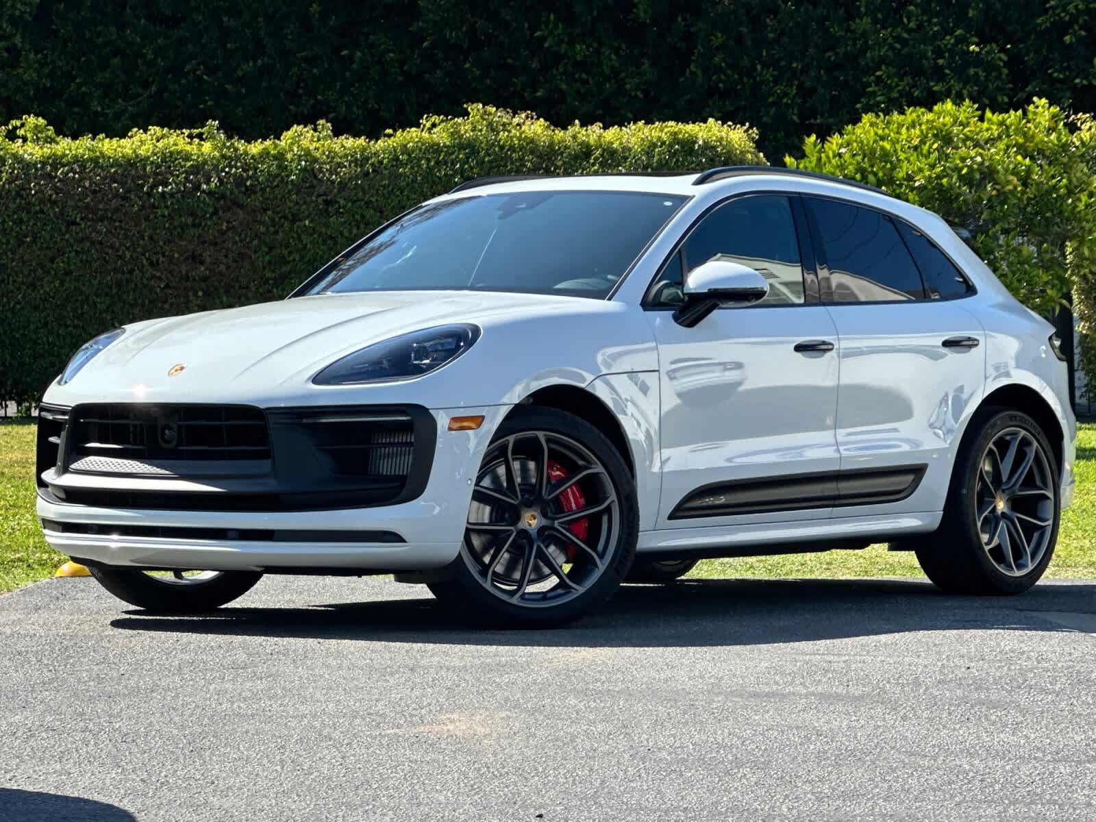 2026 PORSCHE Macan