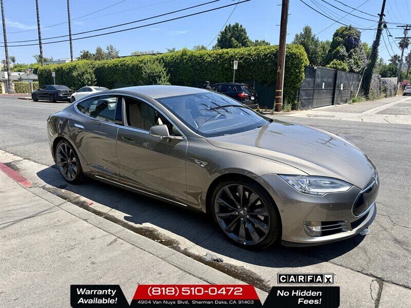 2015 TESLA Model S