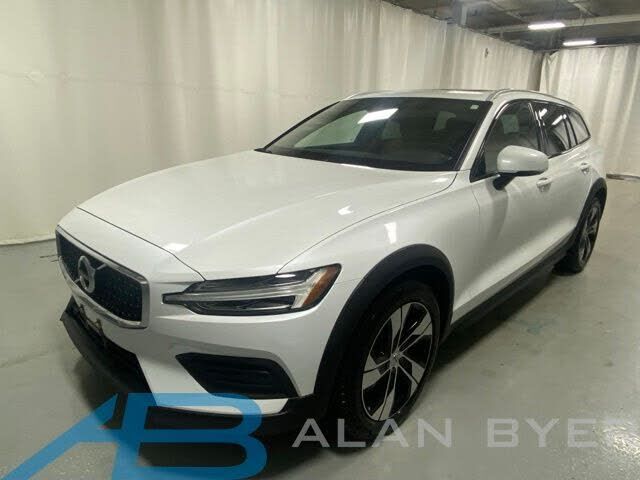 2020 VOLVO V60CC
