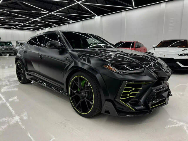 2022 LAMBORGHINI URUS