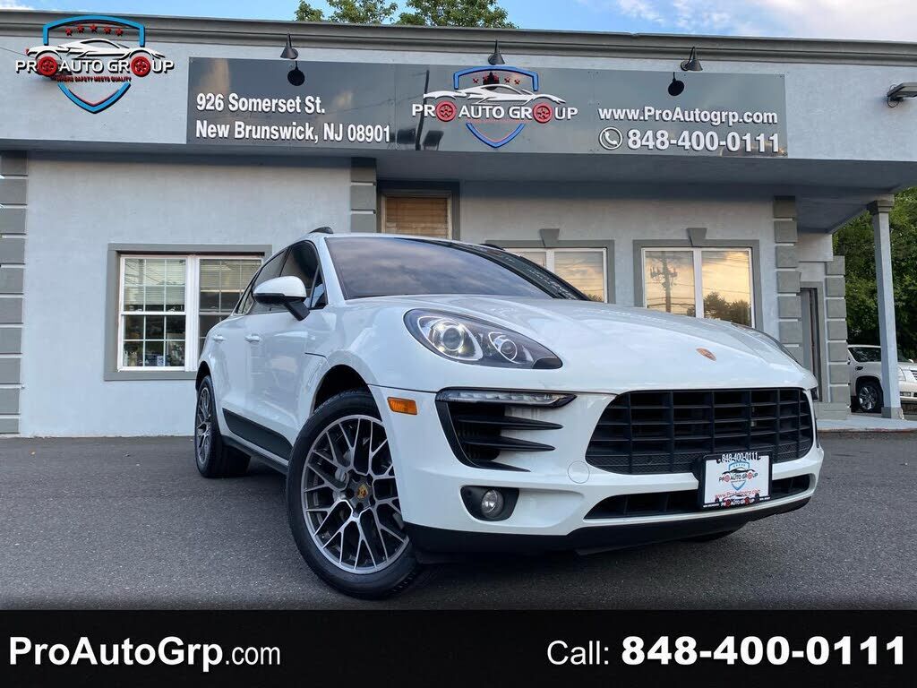 2017 PORSCHE Macan