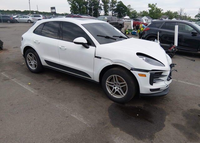 2020 PORSCHE Macan