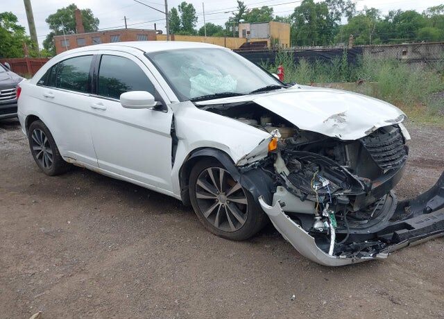 2014 CHRYSLER 200