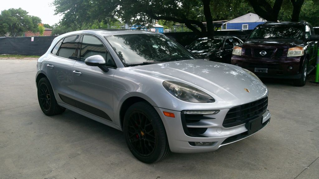 2017 PORSCHE Macan