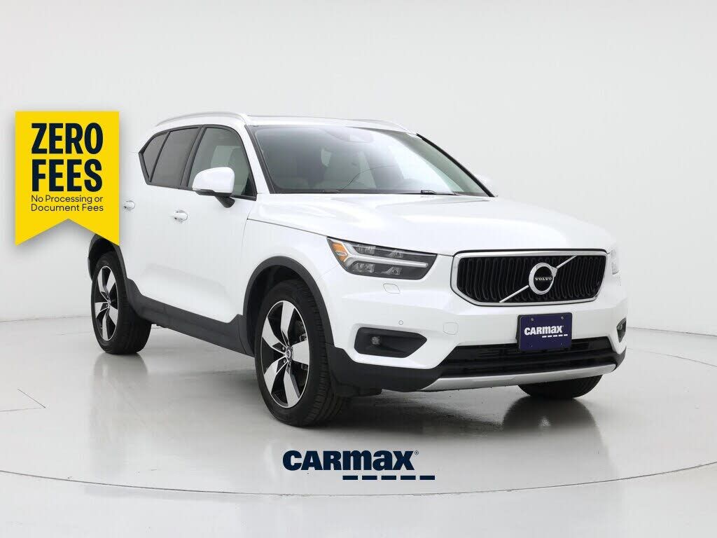 2022 VOLVO XC40