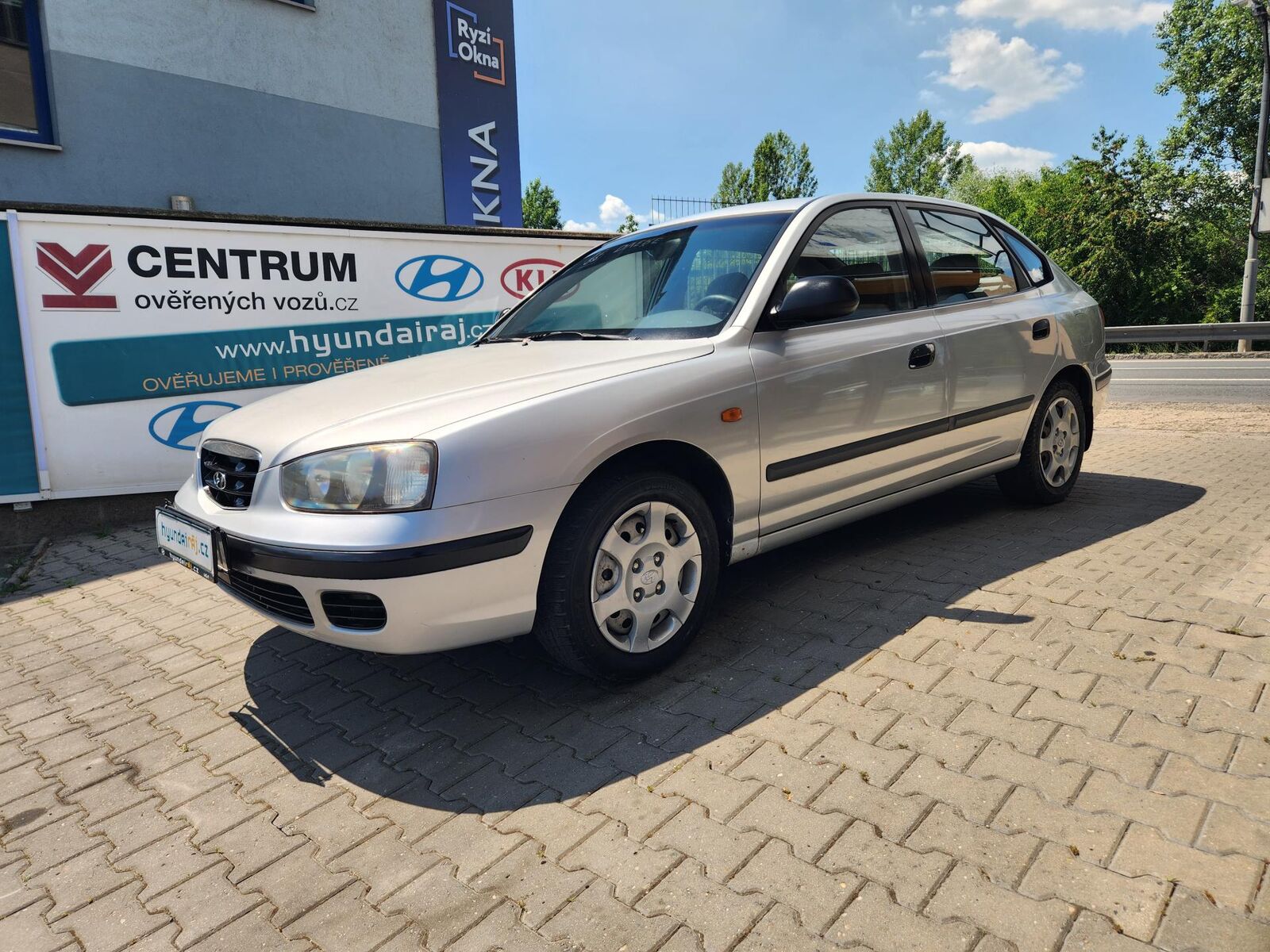 2001 HYUNDAI Elantra