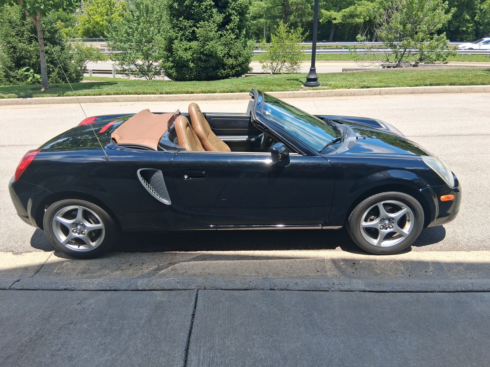 2002 TOYOTA MR2