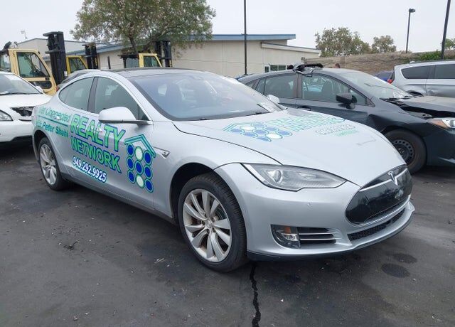2015 TESLA Model S