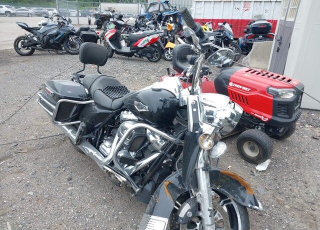 2013 HARLEY DAVIDSON Road King