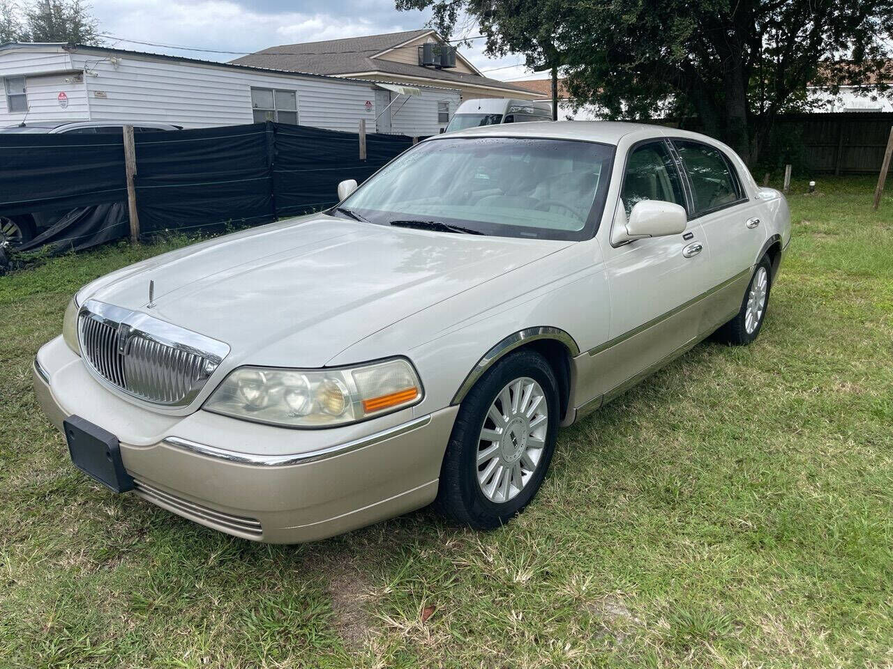 2005 LINCOLN Town Car
