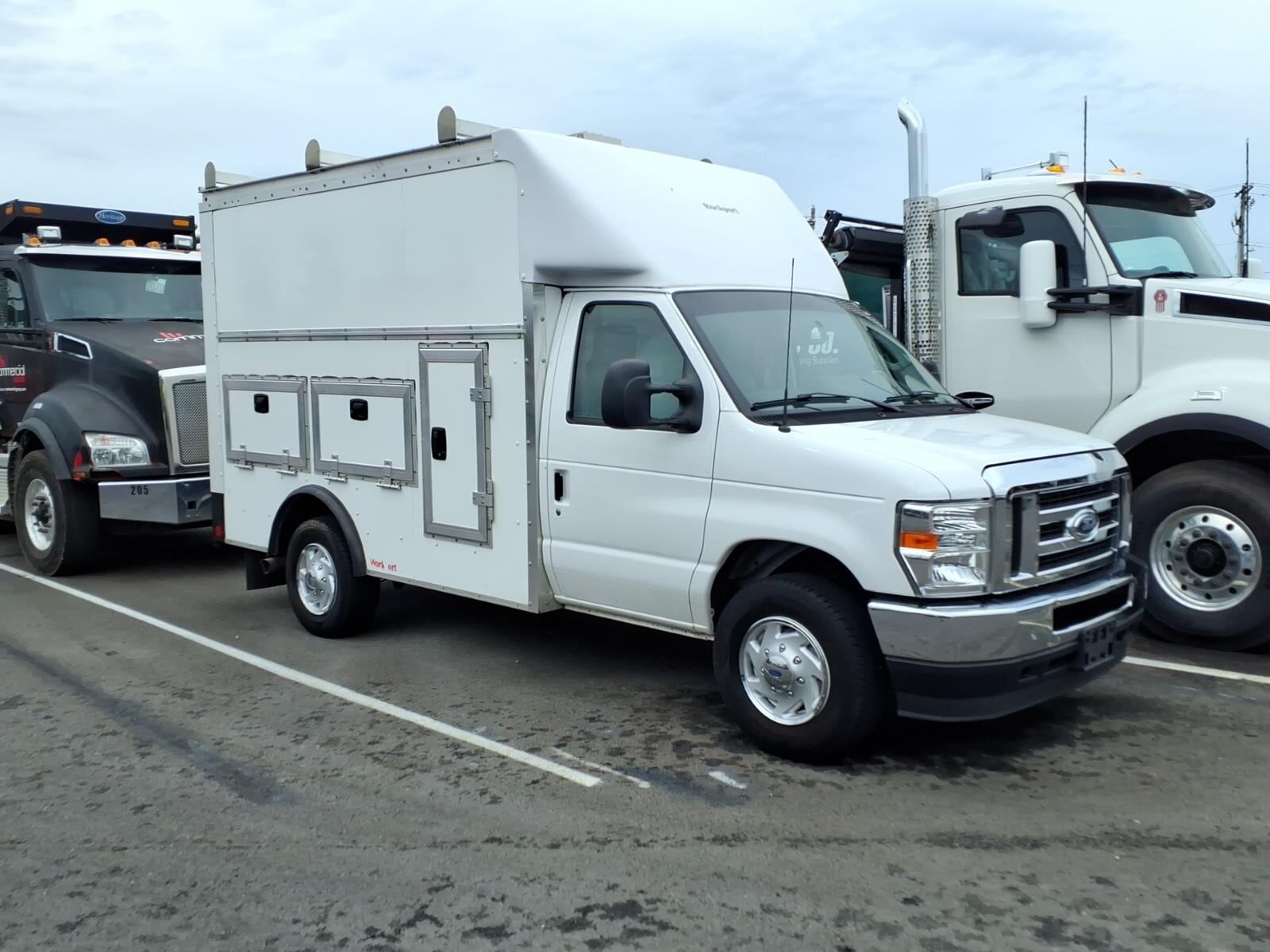 2025 FORD E-350