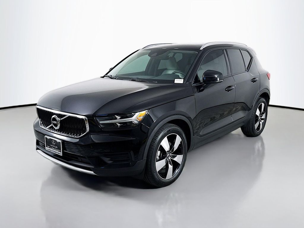 2020 VOLVO XC40