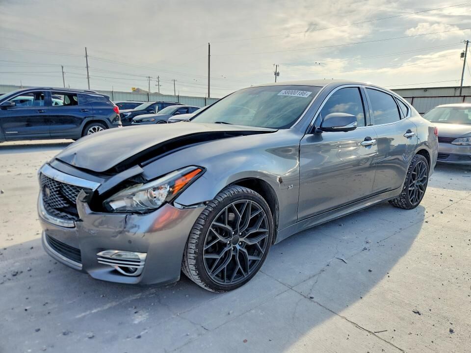 Infiniti Q70