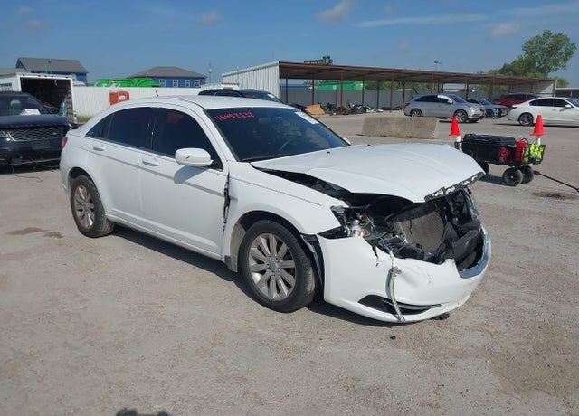 2013 CHRYSLER 200