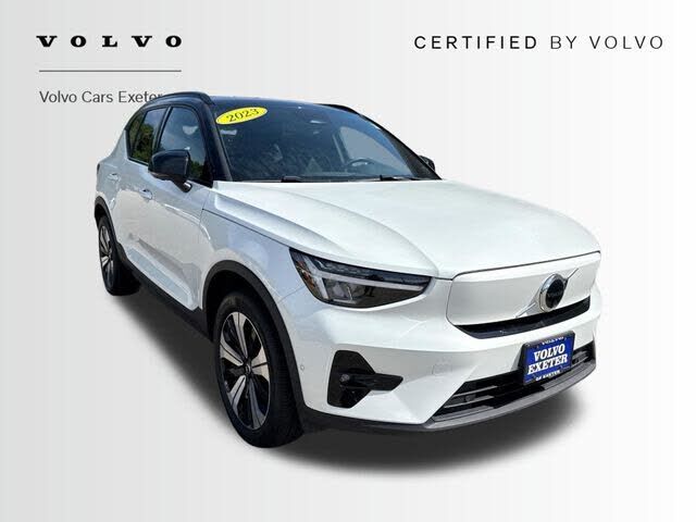 2023 VOLVO XC40