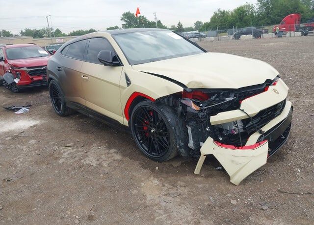 2021 LAMBORGHINI URUS