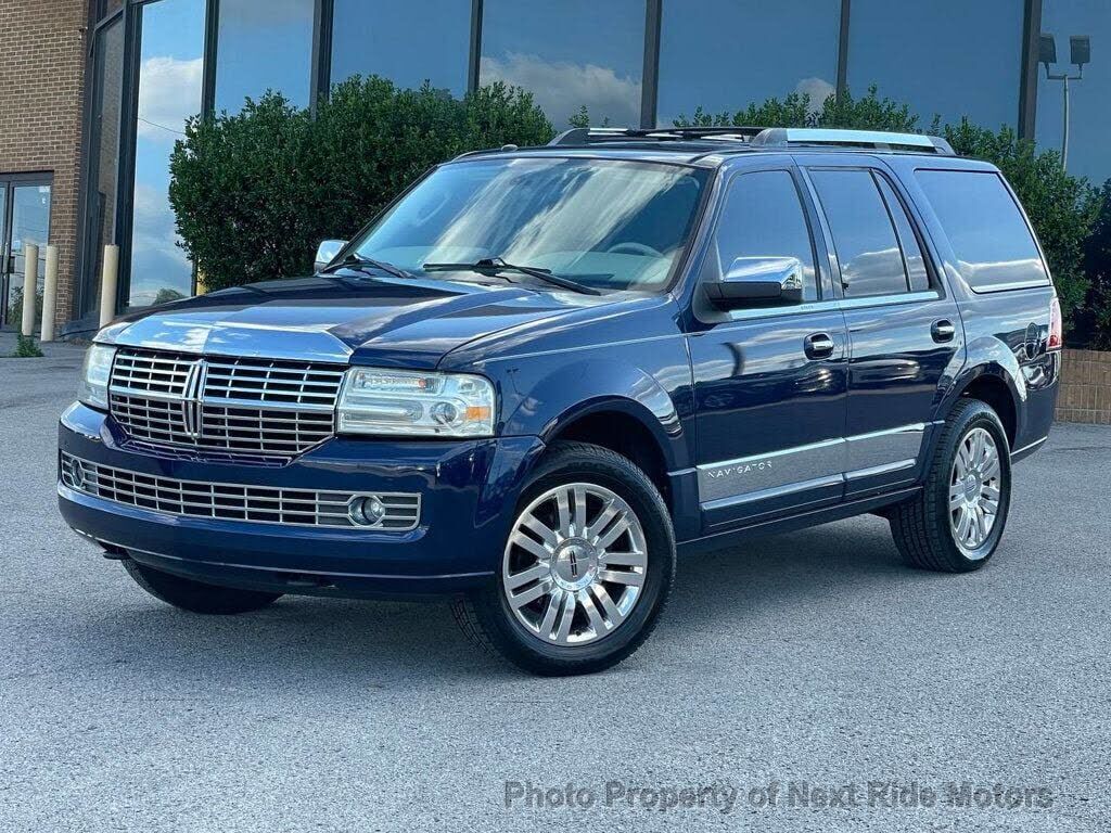 2011 LINCOLN Navigator