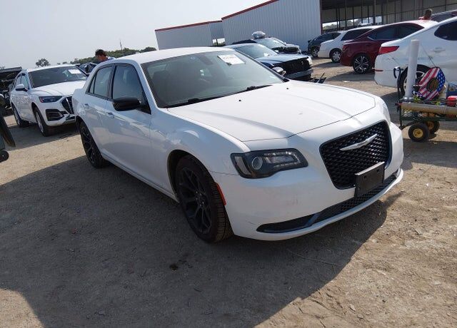 2019 CHRYSLER 300