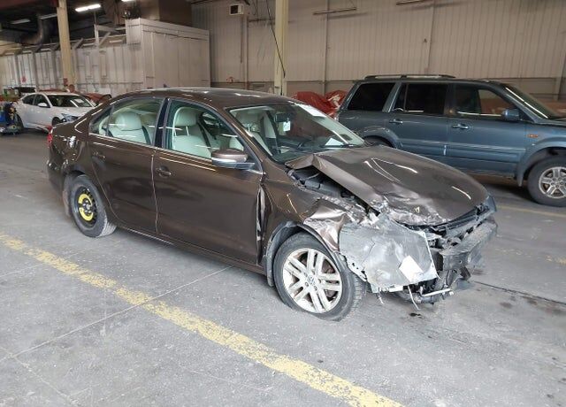 2013 VOLKSWAGEN Jetta