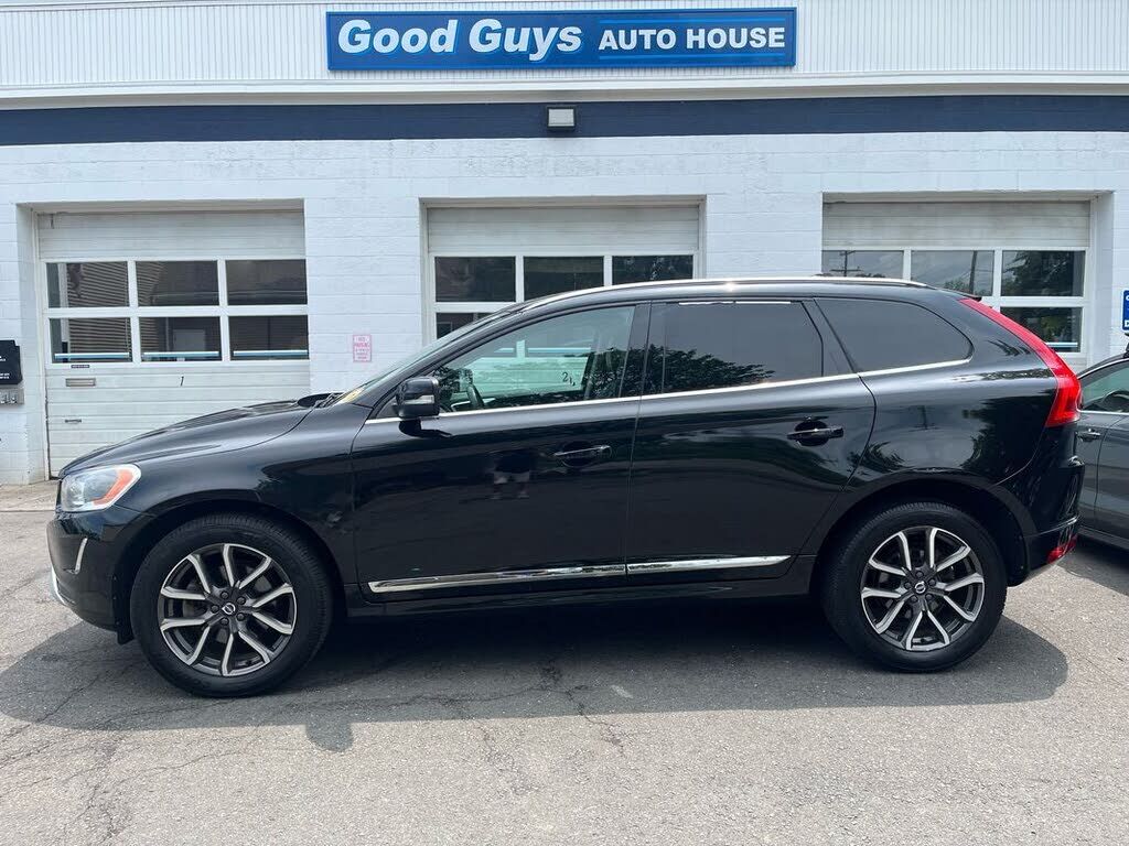2017 VOLVO XC60