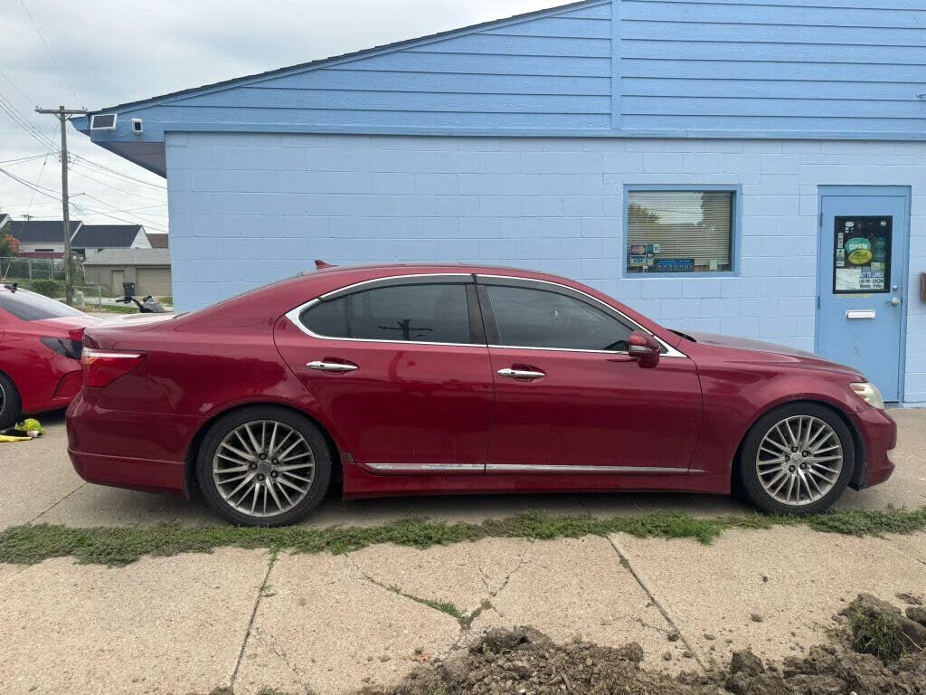 2011 LEXUS LS