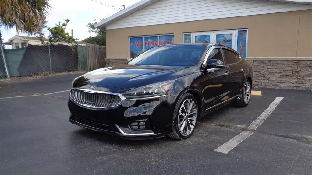 2017 KIA Cadenza
